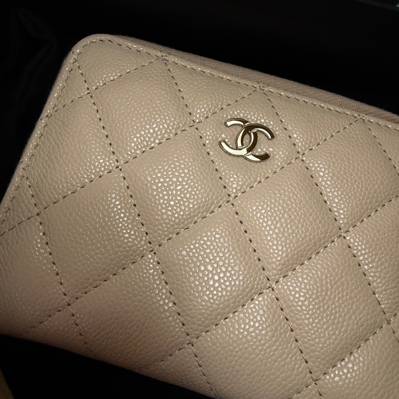 香奈兒。25S新款ㄇ字拉鍊短夾（粉）-0