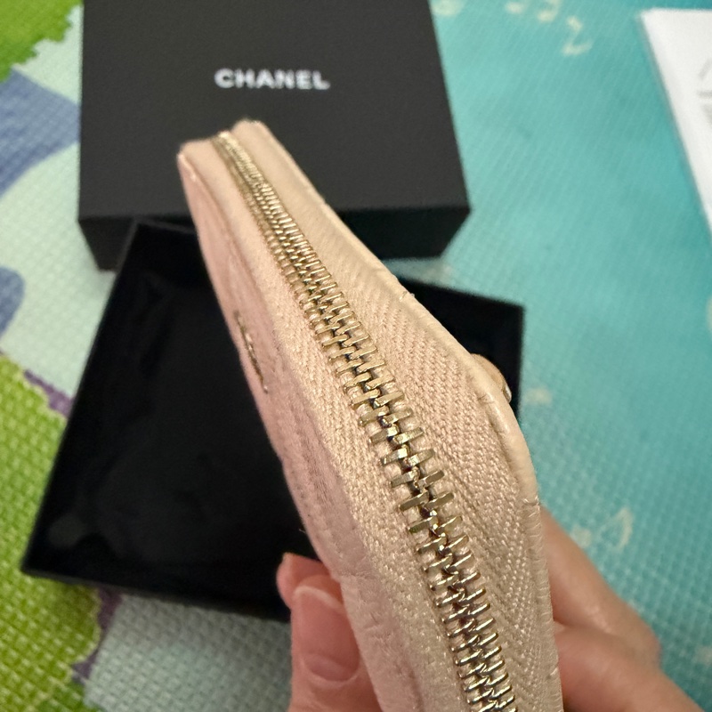 香奈兒。25S新款ㄇ字拉鍊短夾（粉）-1