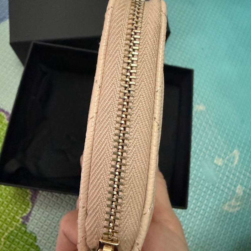 香奈兒。25S新款ㄇ字拉鍊短夾（粉）-3