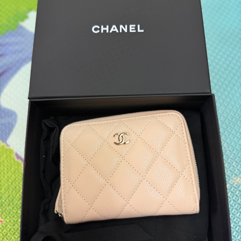 香奈兒。25S新款ㄇ字拉鍊短夾（粉）-4
