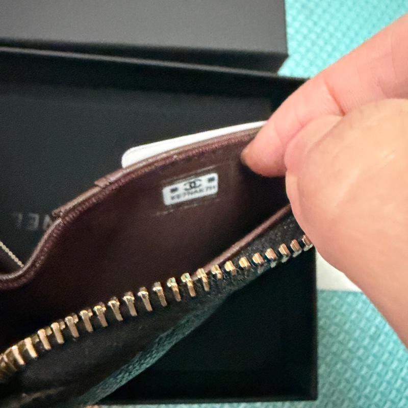 香奈兒。25S新款ㄇ字拉鍊短夾（黑）-6