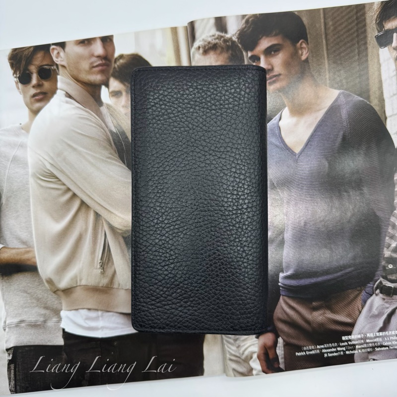 LOUIS VUITTON LV Brazza 荔枝紋牛皮黑色長夾-1