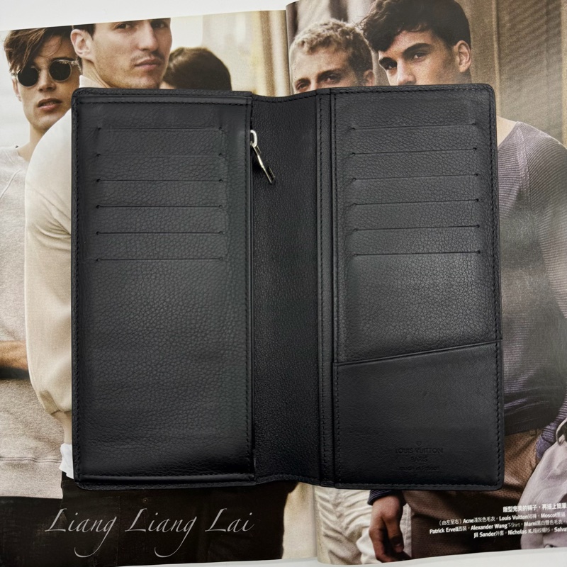 LOUIS VUITTON LV Brazza 荔枝紋牛皮黑色長夾-5