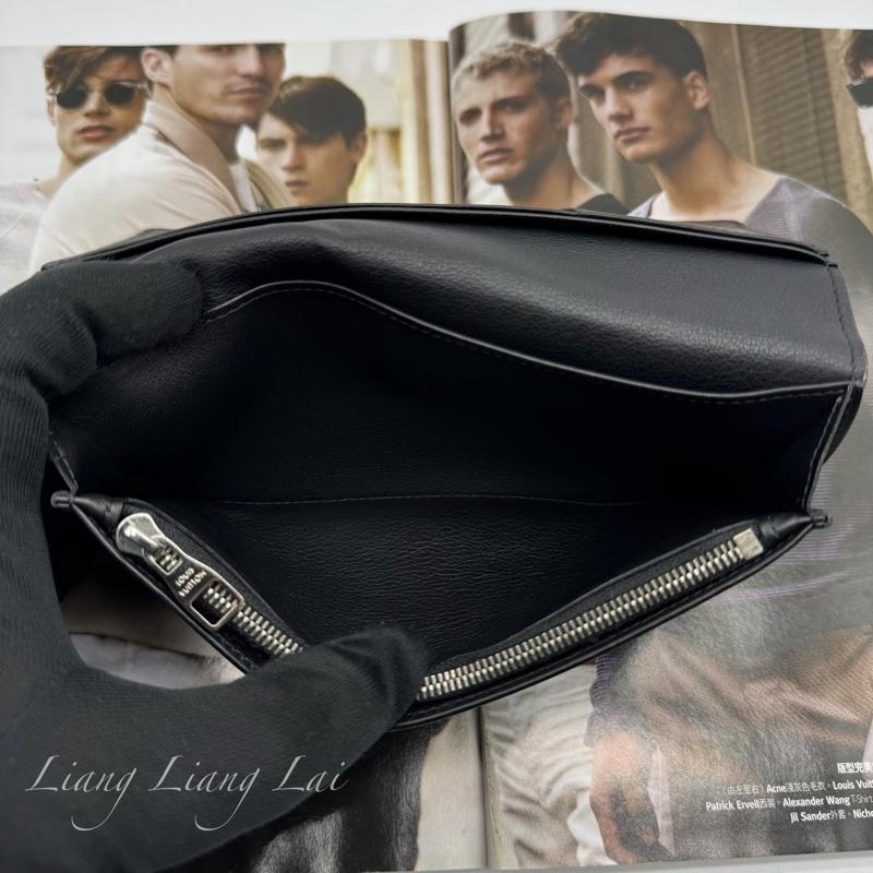 LOUIS VUITTON LV Brazza 荔枝紋牛皮黑色長夾-7