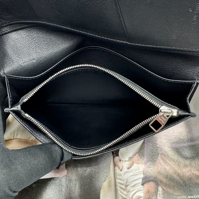 LOUIS VUITTON LV Brazza 荔枝紋牛皮黑色長夾-8