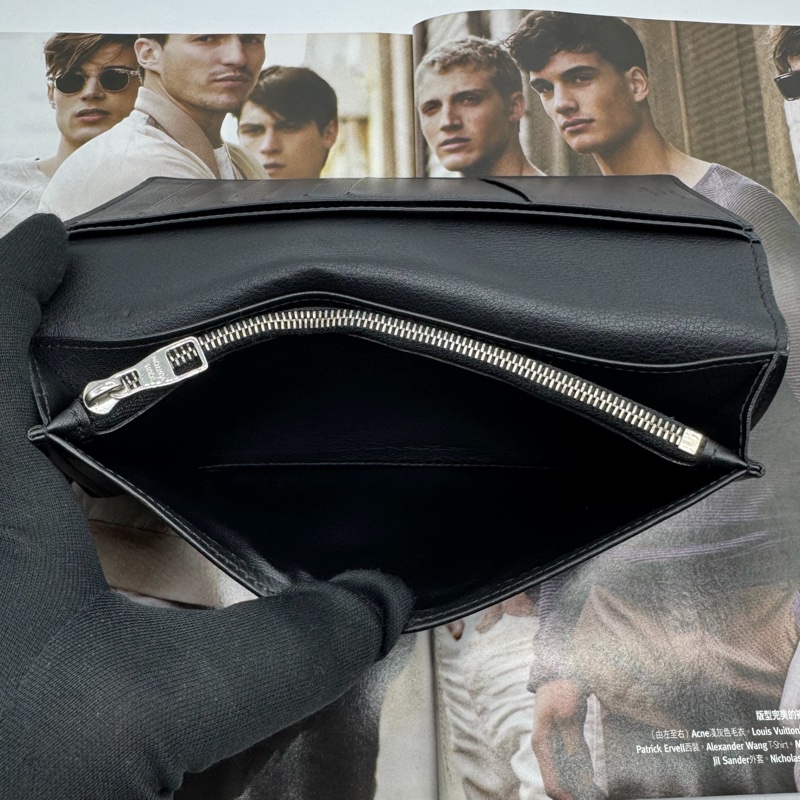 LOUIS VUITTON LV Brazza 荔枝紋牛皮黑色長夾-10