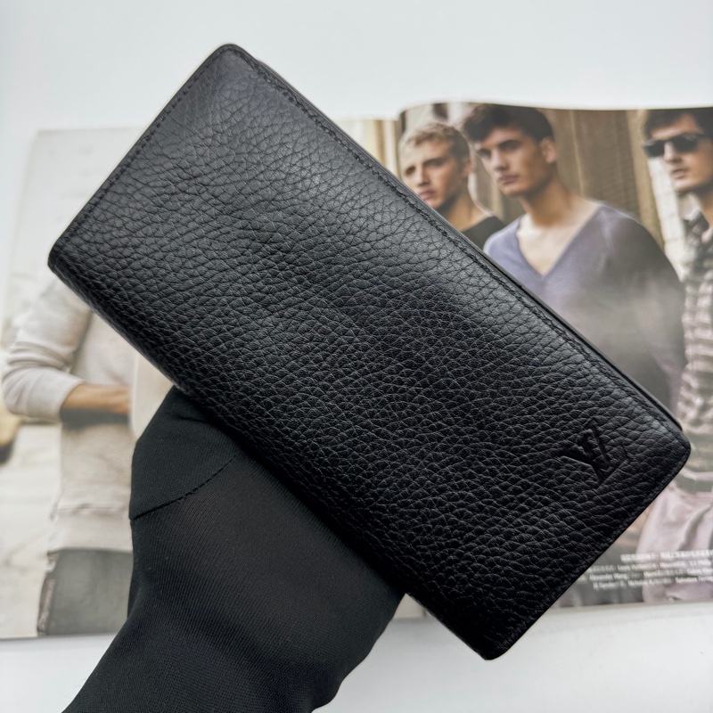 LOUIS VUITTON LV Brazza 荔枝紋牛皮黑色長夾-15