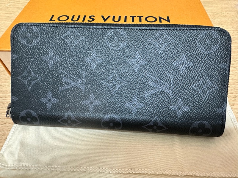 LV 黑色 原花 PVC塗層帆布 直立式 拉鍊長夾 M62295-0