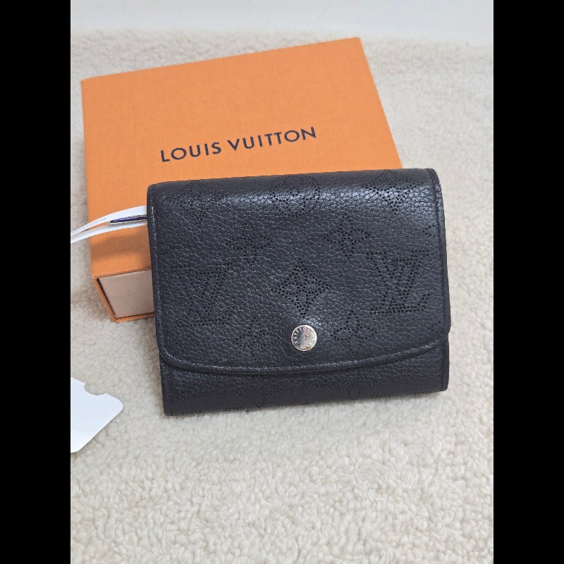 LV 路易威登 Louis Vuitton Mahina 皮革Iris 短夾 小皮件 零錢包 錢包-0