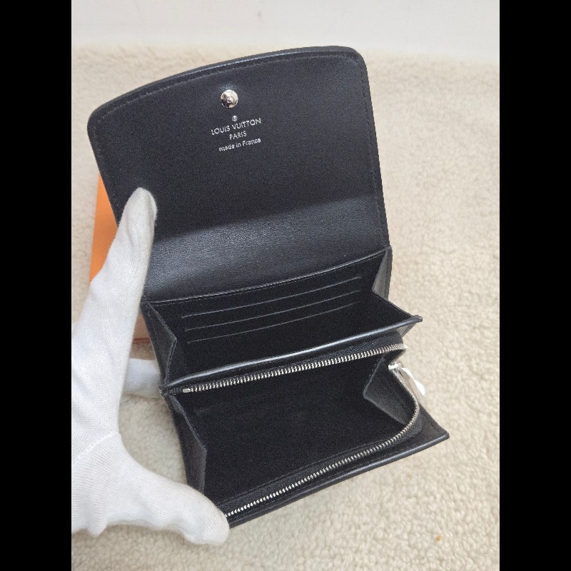 LV 路易威登 Louis Vuitton Mahina 皮革Iris 短夾 小皮件 零錢包 錢包-1