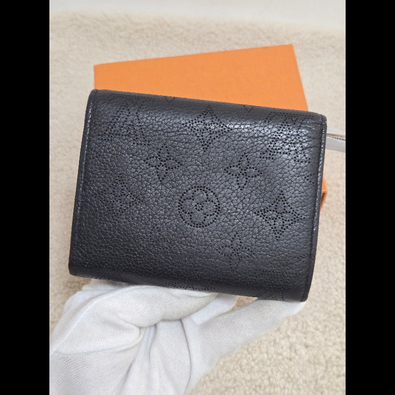LV 路易威登 Louis Vuitton Mahina 皮革Iris 短夾 小皮件 零錢包 錢包-3