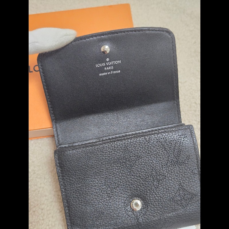 LV 路易威登 Louis Vuitton Mahina 皮革Iris 短夾 小皮件 零錢包 錢包-4