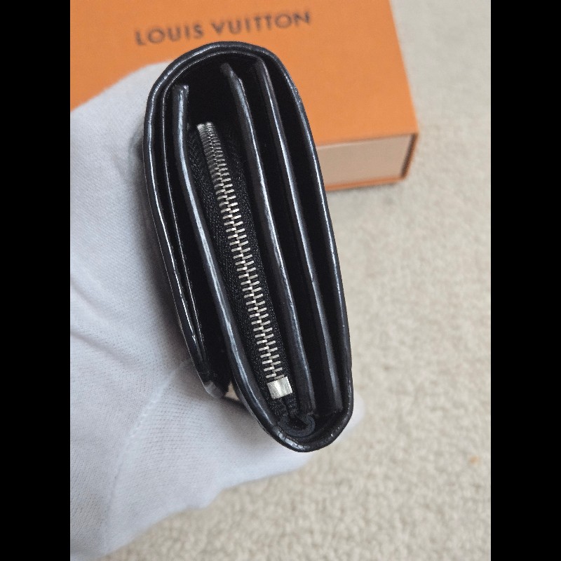 LV 路易威登 Louis Vuitton Mahina 皮革Iris 短夾 小皮件 零錢包 錢包-7