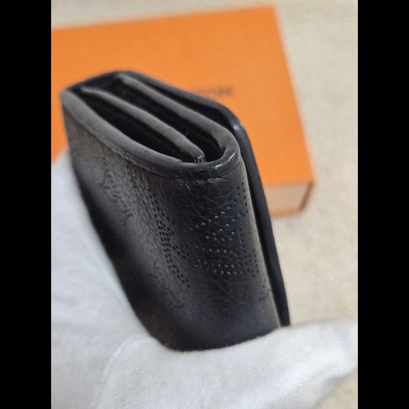 LV 路易威登 Louis Vuitton Mahina 皮革Iris 短夾 小皮件 零錢包 錢包-9