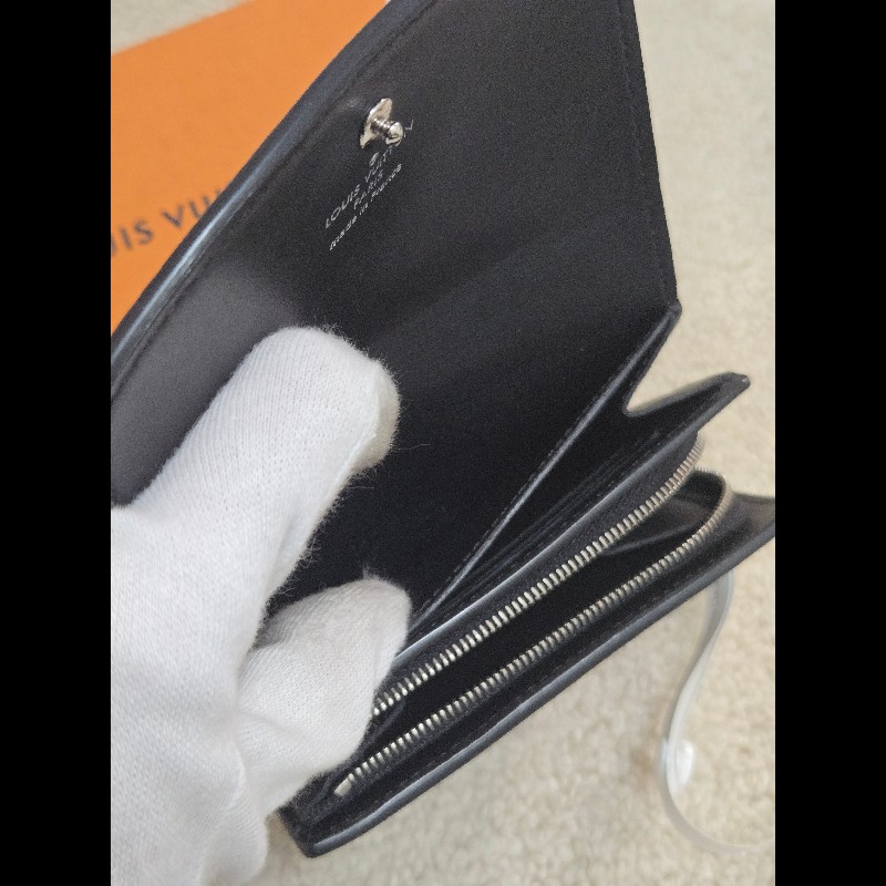 LV 路易威登 Louis Vuitton Mahina 皮革Iris 短夾 小皮件 零錢包 錢包-11