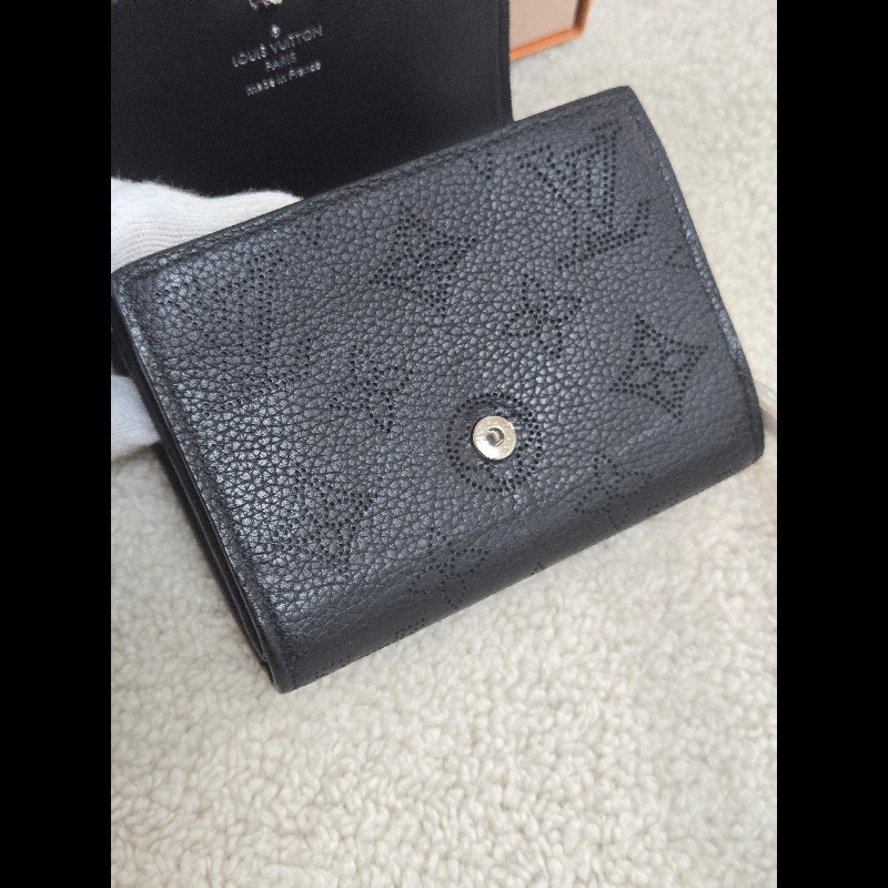 LV 路易威登 Louis Vuitton Mahina 皮革Iris 短夾 小皮件 零錢包 錢包-14