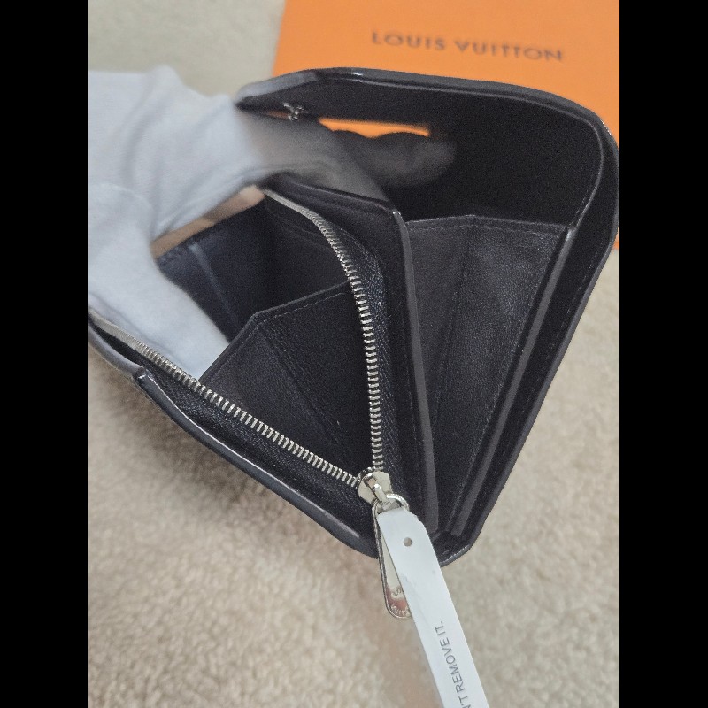 LV 路易威登 Louis Vuitton Mahina 皮革Iris 短夾 小皮件 零錢包 錢包-16