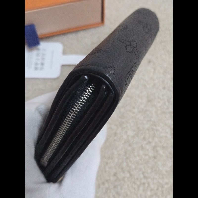 LV 路易威登 Louis Vuitton Mahina 皮革Iris 短夾 小皮件 零錢包 錢包-24