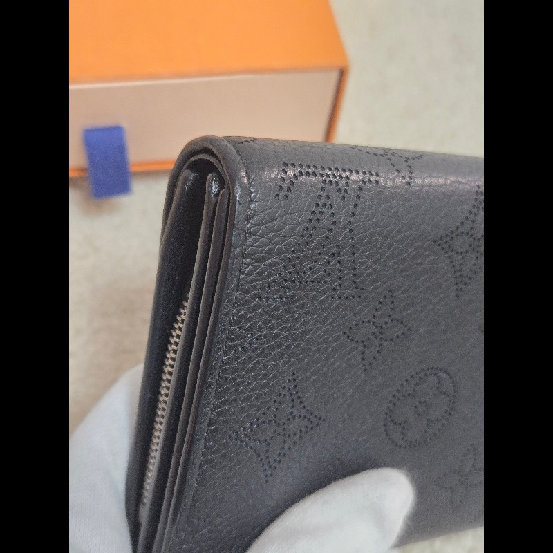 LV 路易威登 Louis Vuitton Mahina 皮革Iris 短夾 小皮件 零錢包 錢包-25