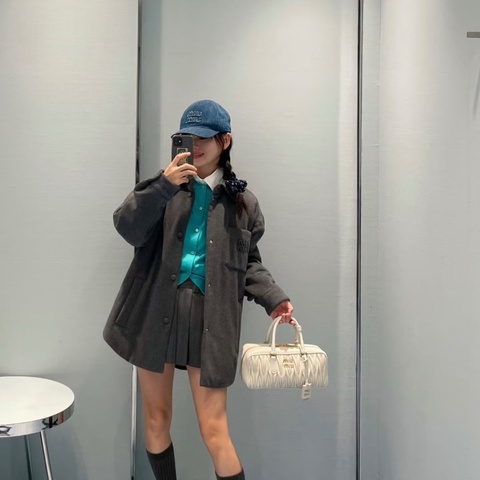 MIUMIU Arcadie白色手提肩背斜背包28*12*10 98新配件塵袋