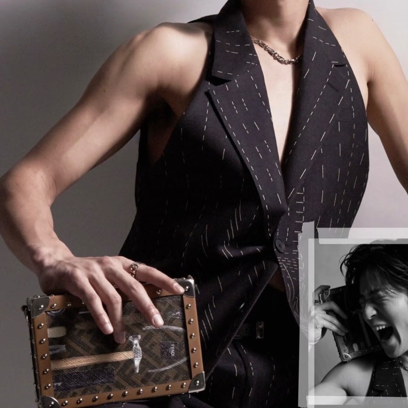 FENDI 24款工具人系列重工盒子包 19.5*13.5*6.5 全新閒置配件塵袋-0