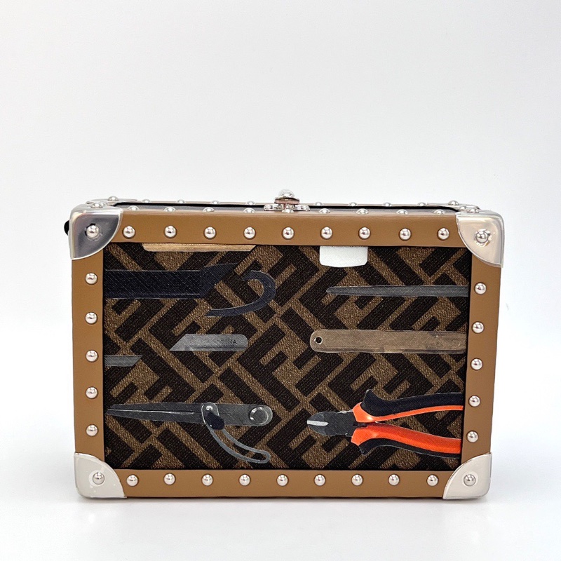 FENDI 24款工具人系列重工盒子包 19.5*13.5*6.5 全新閒置配件塵袋-6