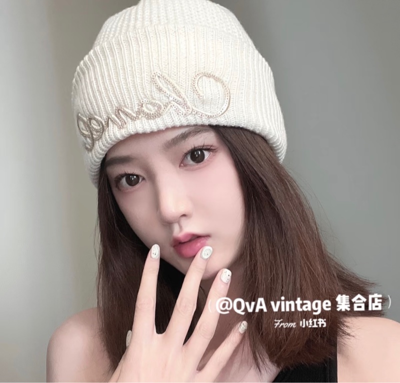 914intheair精品代購『二手超新閒置』Chanel 香奈兒毛帽 22A 爆款白色草寫亮片冷帽-1