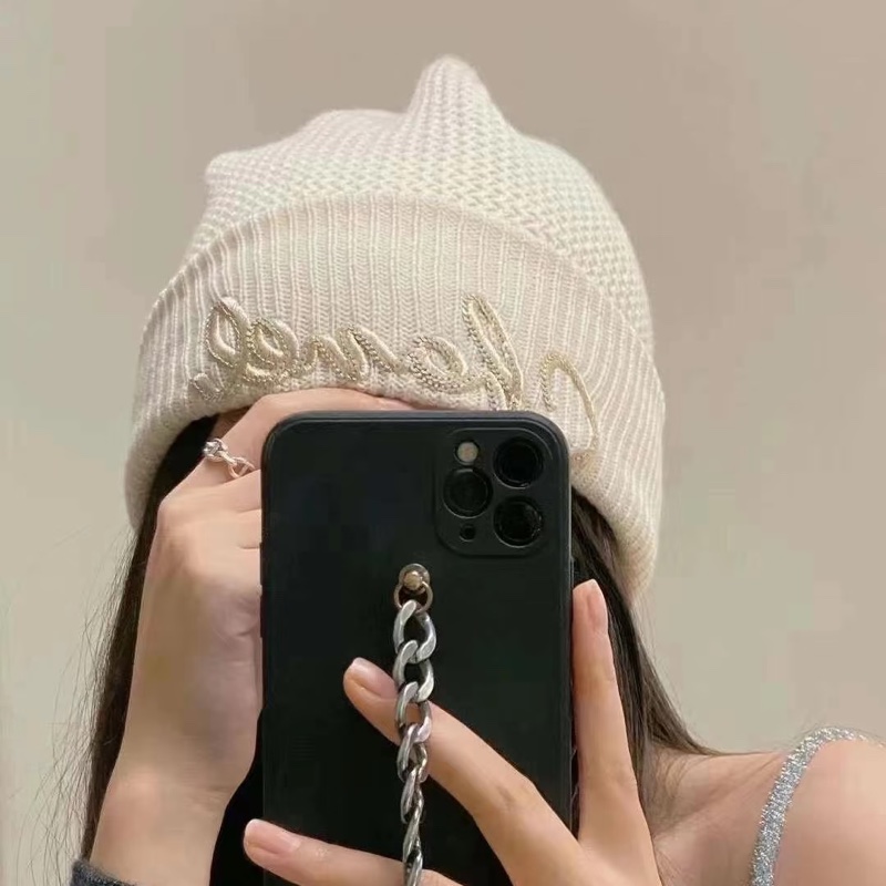 914intheair精品代購『二手超新閒置』Chanel 香奈兒毛帽 22A 爆款白色草寫亮片冷帽-2