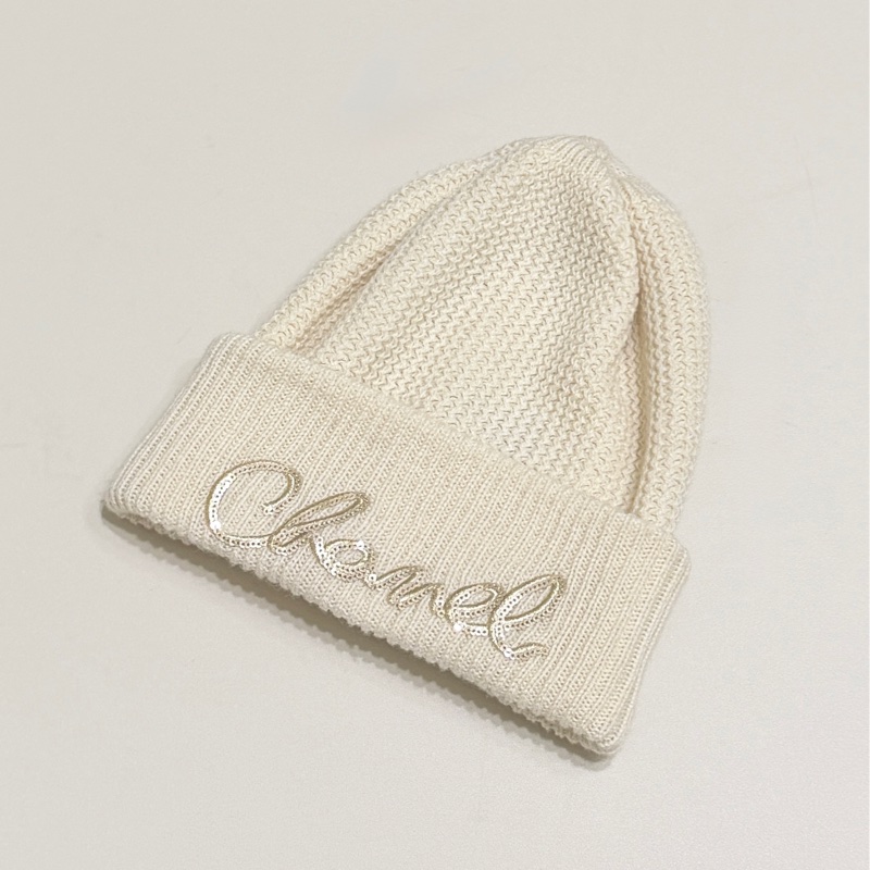 914intheair精品代購『二手超新閒置』Chanel 香奈兒毛帽 22A 爆款白色草寫亮片冷帽-3