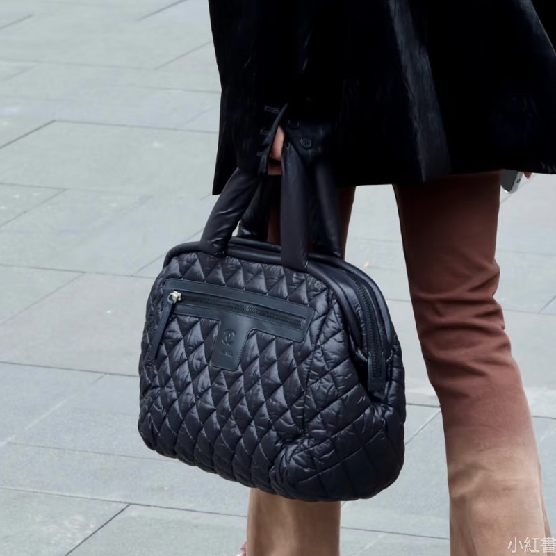 輕便時尚✨Chanel香奈兒全黑泡芙羽絨包雲朵包托特手提包☁️-2