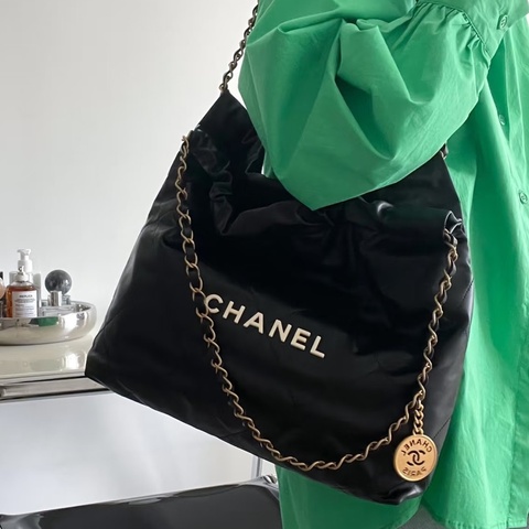 經典熱門款🖤99新🆕Chanel黑金白字小號22bag垃圾袋手提袋單肩包