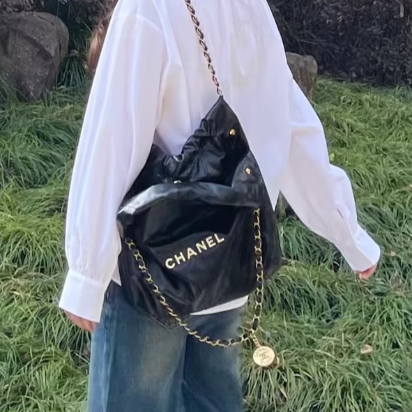 經典熱門款🖤99新🆕Chanel黑金白字小號22bag垃圾袋手提袋單肩包-3