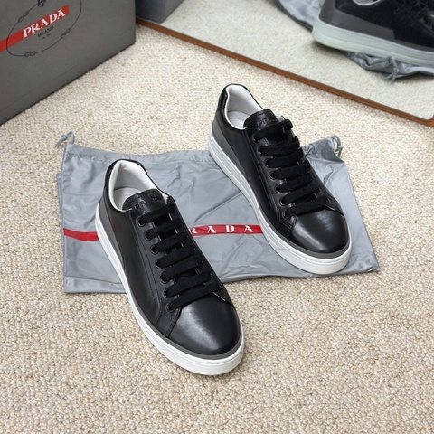 閒置新PRADA 普拉達 黑色全皮系帶休閒鞋 板鞋 品牌英文標識   尺碼35*1
