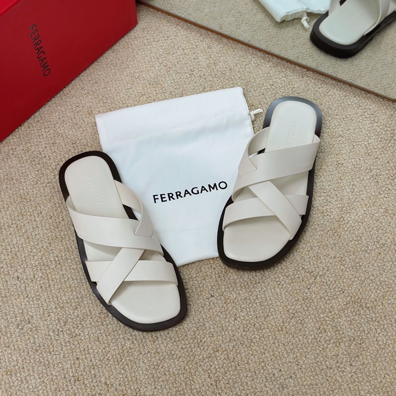 閒置新，未使用Ferragamo菲拉格慕米白色休閒拖鞋 尺碼41-0