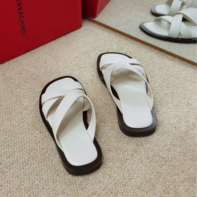 閒置新，未使用Ferragamo菲拉格慕米白色休閒拖鞋 尺碼41-3