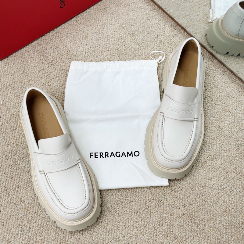 閒置新 未使用Ferragamo菲拉格慕白色厚底休閒鞋 樂福鞋 附件：塵袋-0