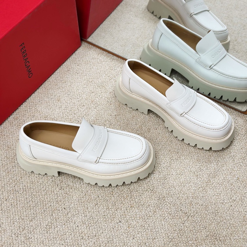 閒置新 未使用Ferragamo菲拉格慕白色厚底休閒鞋 樂福鞋 附件：塵袋-2