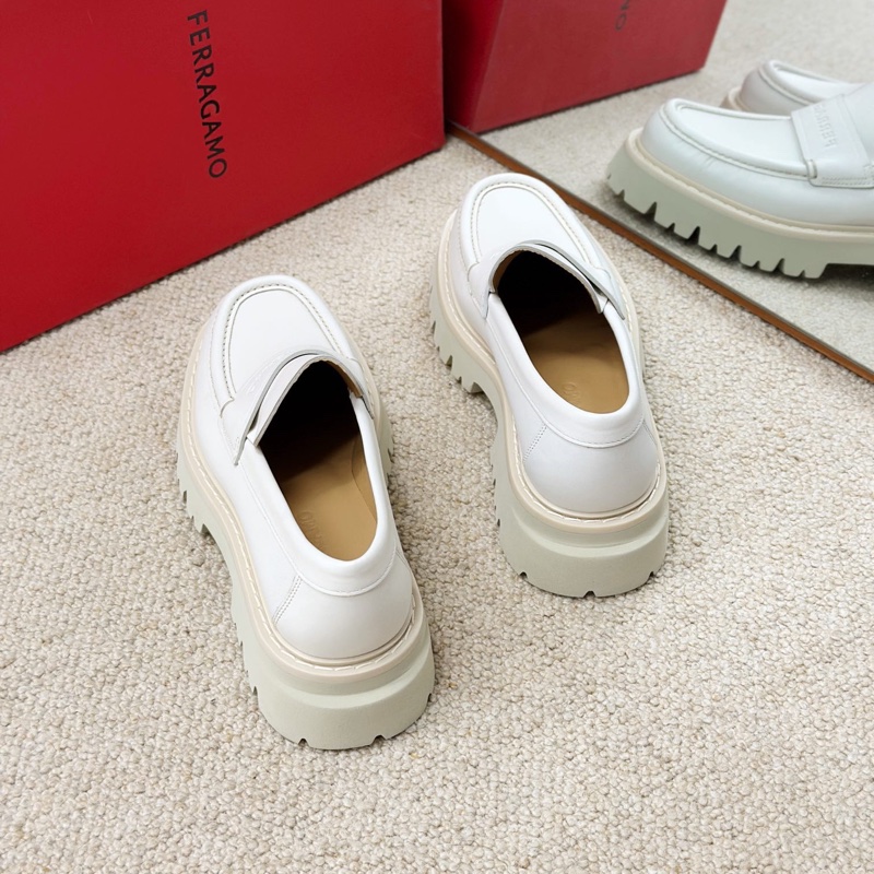 閒置新 未使用Ferragamo菲拉格慕白色厚底休閒鞋 樂福鞋 附件：塵袋-3