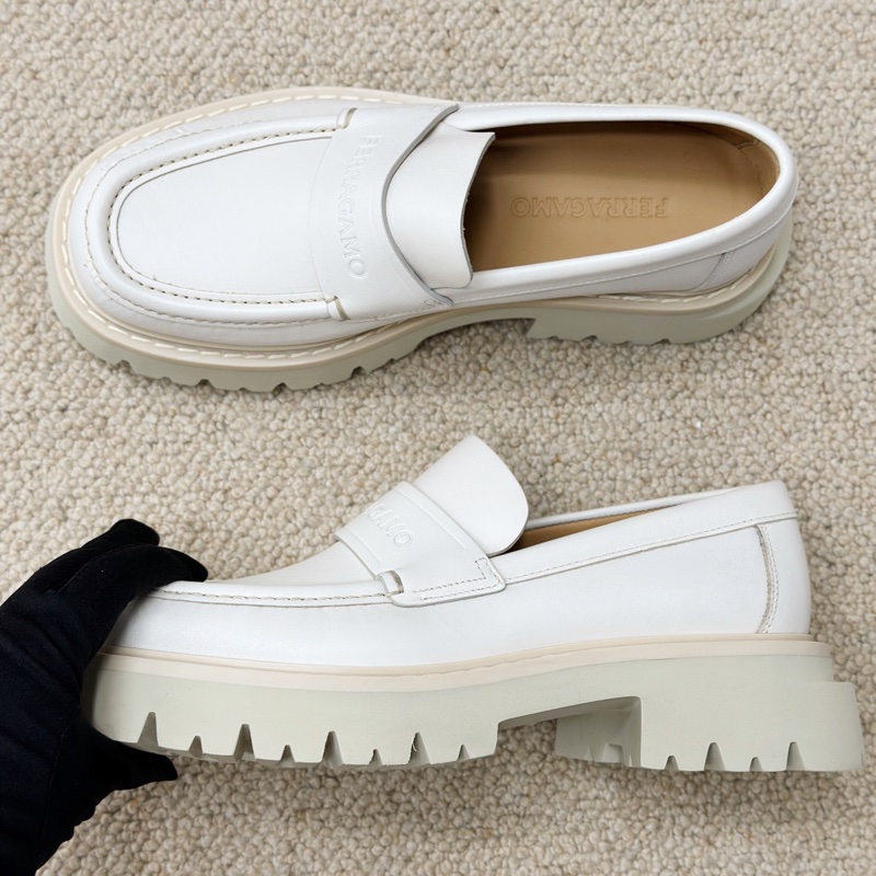 閒置新 未使用Ferragamo菲拉格慕白色厚底休閒鞋 樂福鞋 附件：塵袋-4