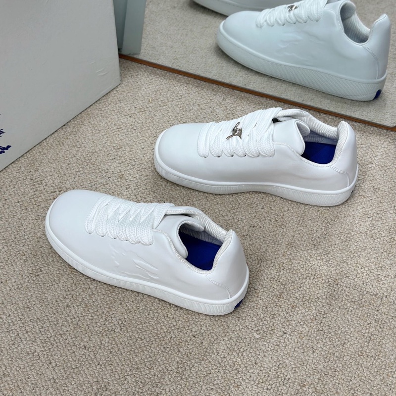 閒置新 未使用 BURBERRY巴寶莉白色休閒系帶板鞋 側面經典徽標壓花設計 尺碼…44碼-1