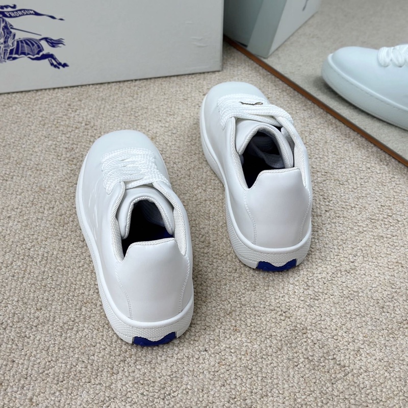 閒置新 未使用 BURBERRY巴寶莉白色休閒系帶板鞋 側面經典徽標壓花設計 尺碼…44碼-3