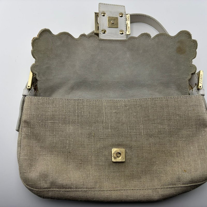 Fendi Baguette 中号刺绣法棍包-4