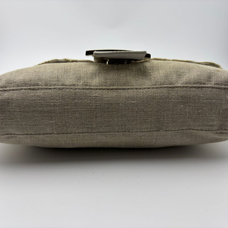 Fendi Baguette 中号刺绣法棍包-11