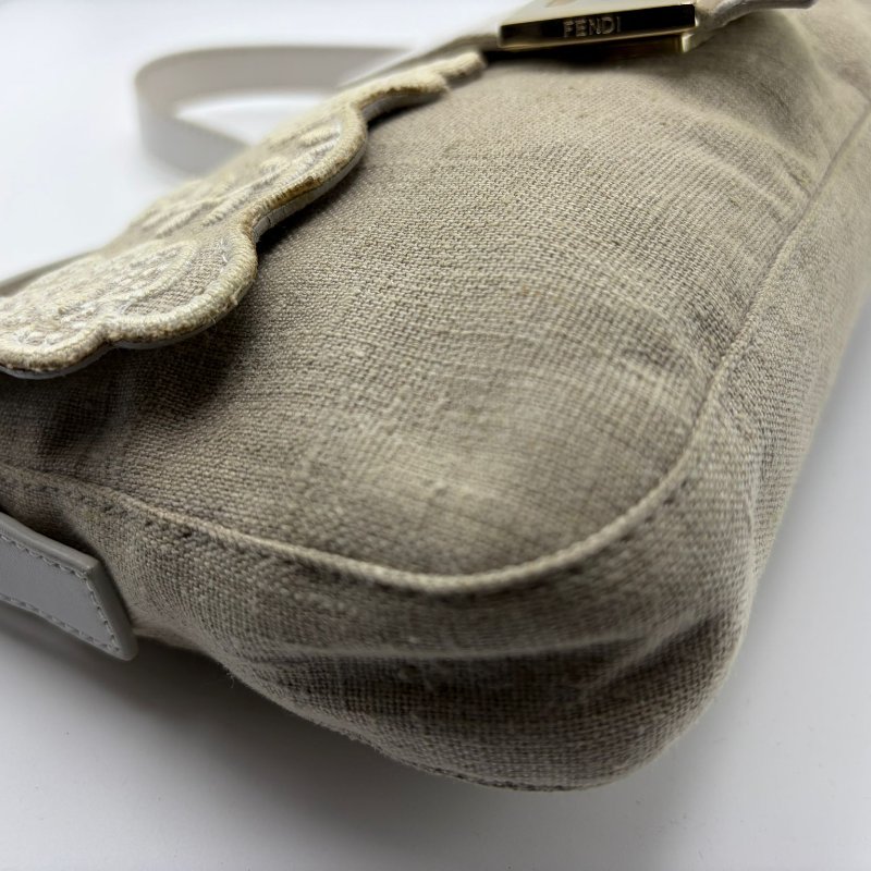 Fendi Baguette 中号刺绣法棍包-12