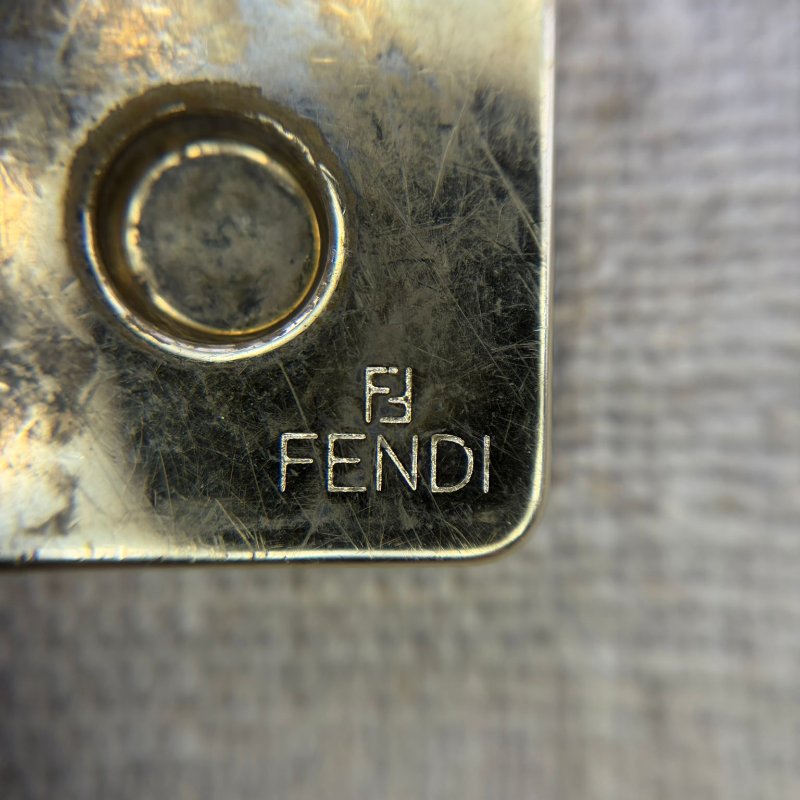 Fendi Baguette 中号刺绣法棍包-20