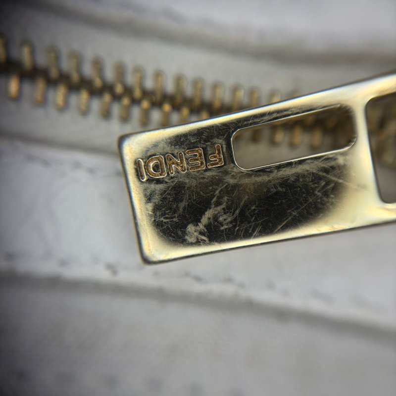 Fendi Baguette 中号刺绣法棍包-30