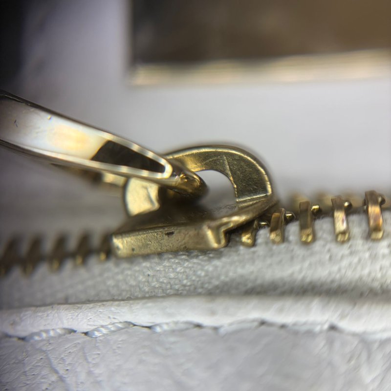 Fendi Baguette 中号刺绣法棍包-32