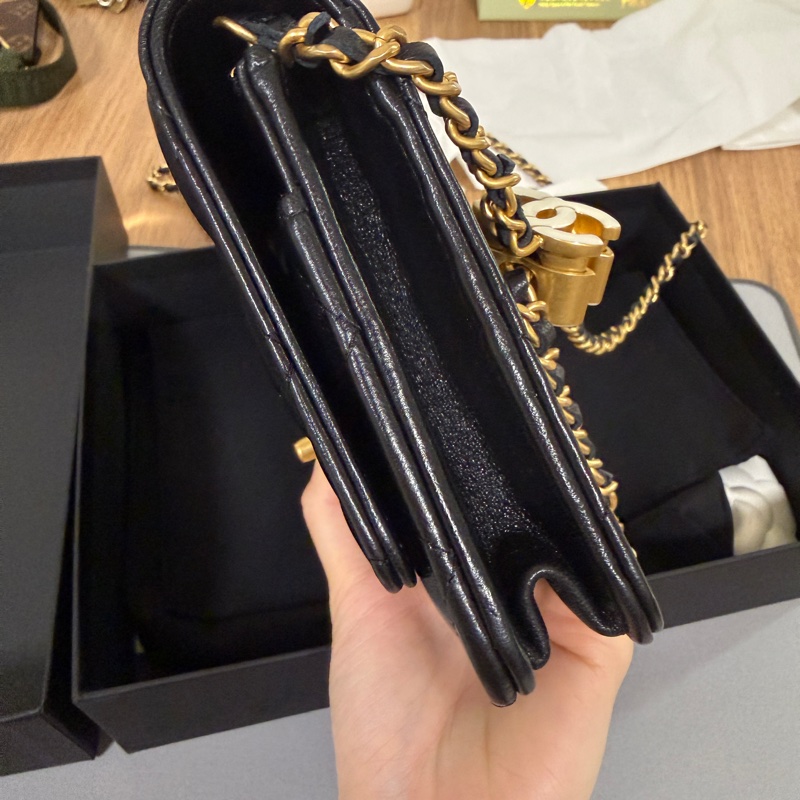Chanel 黑羊皮白琺瑯雙C調節釦斜背WOC-3