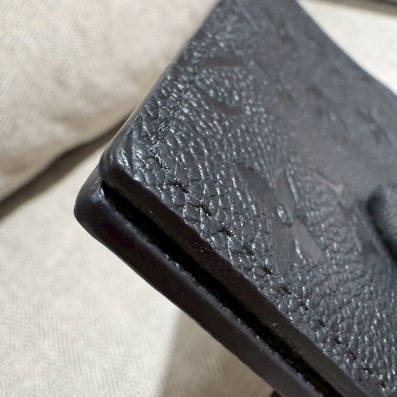 LV 壓紋護照夾-7