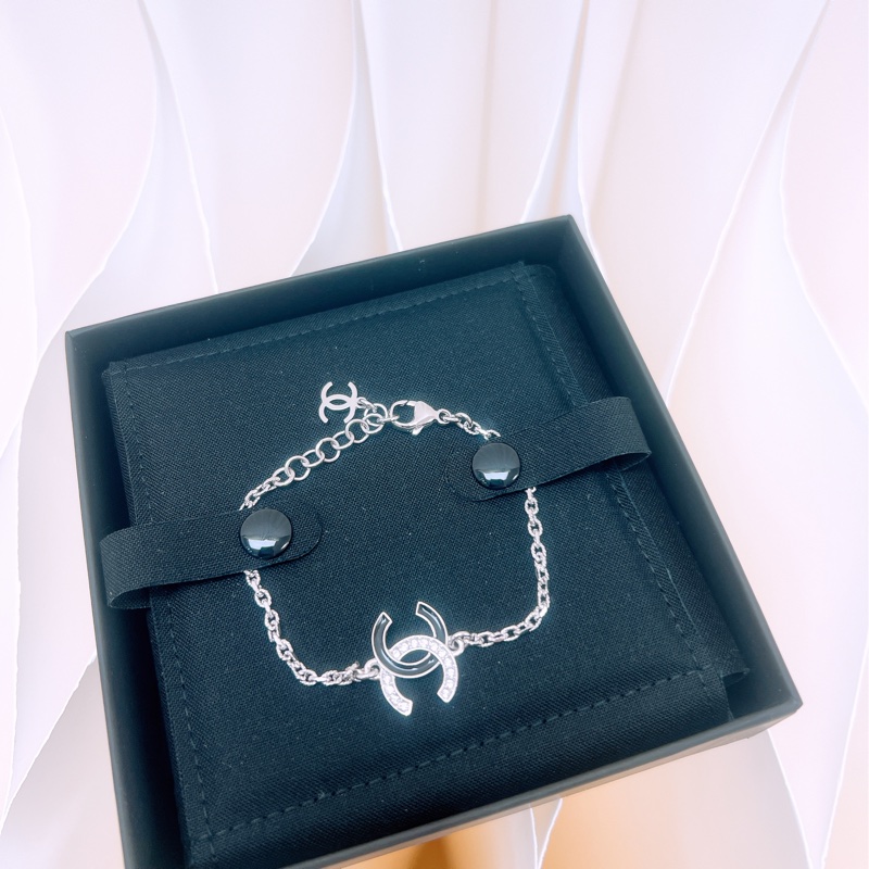 全新 Chanel 25s 黑銀水鑽雙C銀手鏈-4